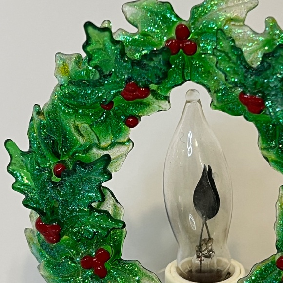 Wreath Night Light w/ Flicker Flame Bulb Christmas Holiday Plastic Vintage READ - Picture 4 of 13